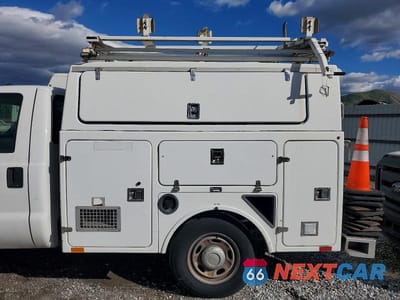 Zdjęcie 10 z 13 samochodu: 2013 FORD F350 UTILITY / SERVICE TRUCK VIN:1FDRF3A63DEB92674 - miniatura