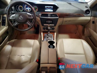 Zdjęcie 8 z 11 samochodu: 2013 MERCEDES-BENZ C 300 4MATIC VIN:WDDGF8AB9DA817324 - miniatura