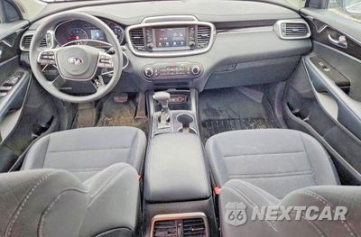 Zdjęcie 8 z 12 samochodu: 2019 KIA SORENTO L VIN:5XYPG4A32KG498502 - miniatura