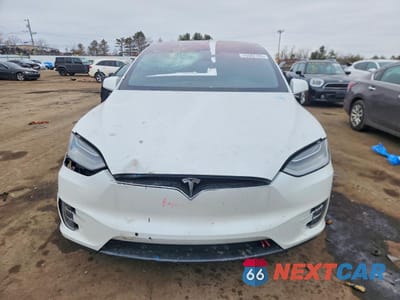Piąte zdjęcie samochodu w środku: 2021 TESLA MODEL X VIN:5YJXCBE25MF322121 - miniatura