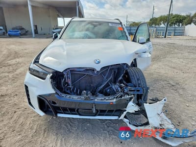 Piąte zdjęcie samochodu w środku: 2025 BMW X5 XDRIVE40I VIN:5UX23EU0XS9W35988 - miniatura