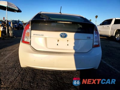 Zdjęcie 6 z 12 samochodu: 2013 TOYOTA PRIUS TWO VIN:JTDKN3DU7D5691318 - miniatura