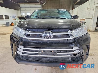 Piąte zdjęcie samochodu w środku: 2019 TOYOTA HIGHLANDER LE VIN:5TDBZRFH8KS965348 - miniatura