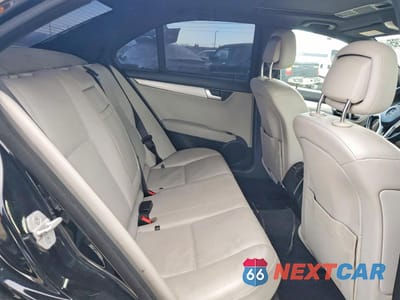 Zdjęcie 10 z 13 samochodu: 2012 MERCEDES-BENZ C 250 VIN:WDDGF4HB1CA724715 - miniatura
