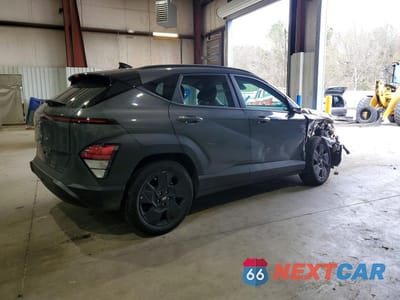 Trzecie zdjęcie samochodu z tyłu: 2026 HYUNDAI KONA SEL SPORT VIN:KM8HF3AB1TU384950 - miniatura