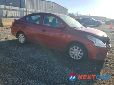 Czwarte zdjęcie samochodu z boku: 2018 NISSAN VERSA S PLUS VIN:3N1CN7AP8JL839825 - miniatura