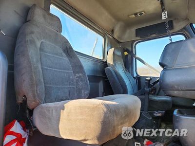 Zdjęcie 6 z 10 samochodu: 2000 VOLVO VNM SEMI TRUCK VIN:4V4MD2UF2YN249628 - miniatura