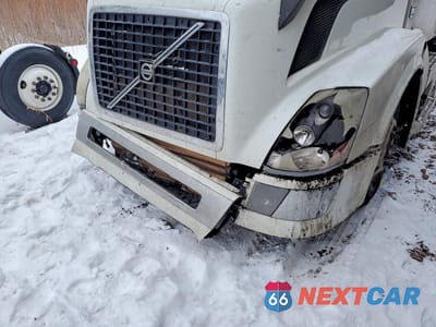 Zdjęcie 9 z 10 samochodu: 2013 VOLVO VN VNL VIN:4V4NC9EH3DN566814 - miniatura