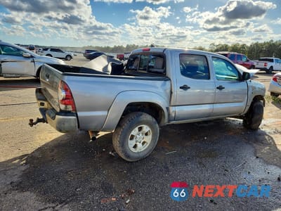 Trzecie zdjęcie samochodu z tyłu: 2014 TOYOTA TACOMA DOUBLE CAB VIN:3TMLU4EN1EM143539 - miniatura