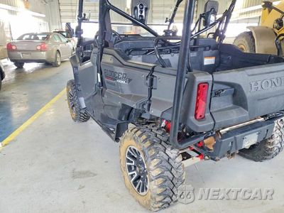 Czwarte zdjęcie samochodu z boku: 2018 HONDA PIONEER 1000 UTILITY VEHICLE VIN:1HFVE04T2J4201796 - miniatura