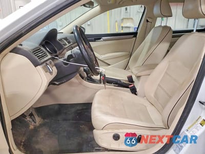 Zdjęcie 7 z 13 samochodu: 2016 VOLKSWAGEN PASSAT SE VIN:1VWBT7A3XGC043249 - miniatura