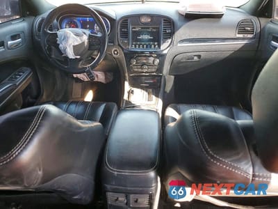 Zdjęcie 8 z 12 samochodu: 2021 CHRYSLER 300 S VIN:2C3CCABG0MH532732 - miniatura