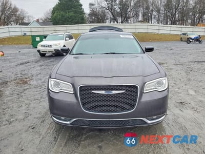 Piąte zdjęcie samochodu w środku: 2015 CHRYSLER 300C VIN:2C3CCAEG2FH853993 - miniatura