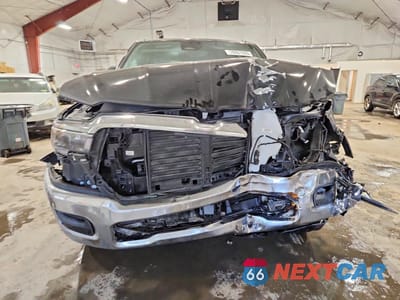 Piąte zdjęcie samochodu w środku: 2026 RAM TRUCKS 1500 BIG HORN VIN:3C6SRFFP6T4157496 - miniatura