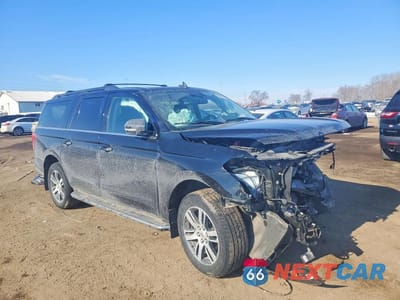 Czwarte zdjęcie samochodu z boku: 2023 FORD EXPEDITION MAX XLT VIN:1FMJK1J89PEA62370 - miniatura