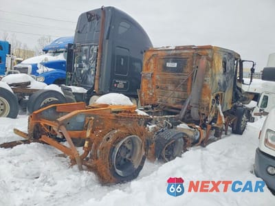 Czwarte zdjęcie samochodu z boku: 2014 VOLVO VNL SEMI TRUCK VIN:4V4NC9EH5EN162222 - miniatura