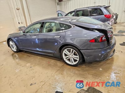 Drugie zdjęcie samochodu z przodu: 2015 TESLA MODEL S VIN:5YJSA1E15FF114115 - miniatura