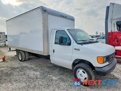 Czwarte zdjęcie samochodu z boku: 2005 FORD E350 BOX TRUCK VIN:1FDWE35L35HA70905 - miniatura