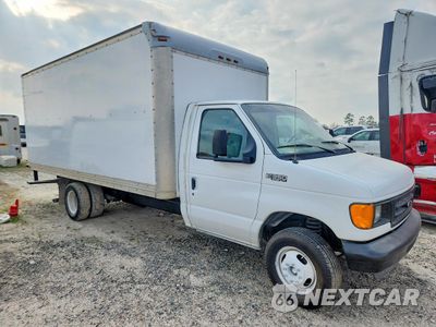 Czwarte zdjęcie samochodu z boku: 2005 FORD E350 BOX TRUCK VIN:1FDWE35L35HA70905 - miniatura