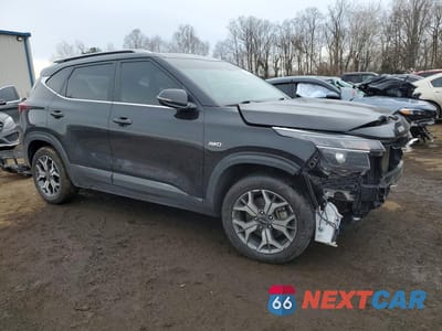 Czwarte zdjęcie samochodu z boku: 2023 KIA SELTOS EX VIN:KNDERCAAXP7407622 - miniatura