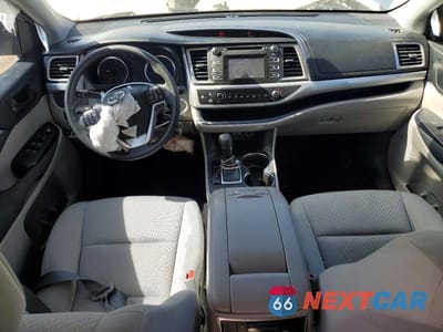 Zdjęcie 8 z 11 samochodu: 2019 TOYOTA HIGHLANDER LE VIN:5TDZARFHXKS047378 - miniatura