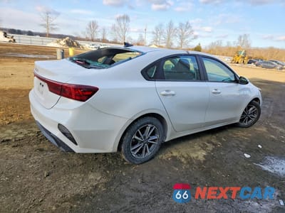 Trzecie zdjęcie samochodu z tyłu: 2023 KIA FORTE LXS VIN:3KPF24AD7PE690702 - miniatura