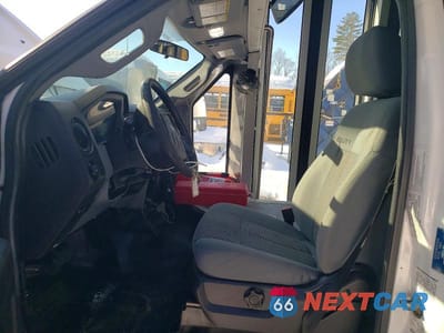 Zdjęcie 7 z 13 samochodu: 2015 FORD F550 SUPER DUTY SHUTTLE BUS VIN:1FDGF5GT4FED71437 - miniatura