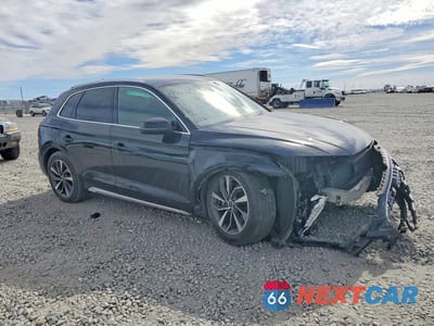 Czwarte zdjęcie samochodu z boku: 2021 AUDI Q5 PREMIUM VIN:WA1AAAFY6M2010105 - miniatura