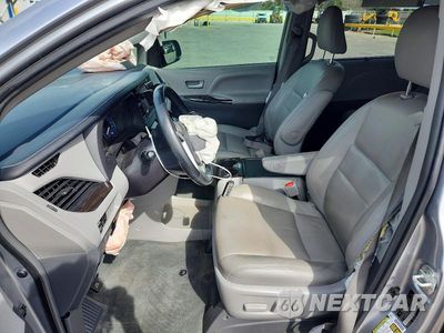 Zdjęcie 7 z 13 samochodu: 2018 TOYOTA SIENNA XLE PREMIUM 8-PASSENGER VIN:5TDYZ3DC3JS961768 - miniatura