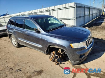 Czwarte zdjęcie samochodu z boku: 2013 JEEP GRAND CHEROKEE LAREDO VIN:1C4RJFAG6DC503099 - miniatura