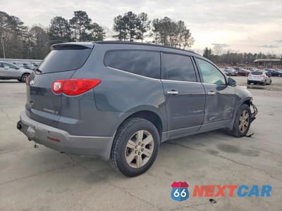 Trzecie zdjęcie samochodu z tyłu: 2011 CHEVROLET TRAVERSE LT VIN:1GNKVGED4BJ248674 - miniatura