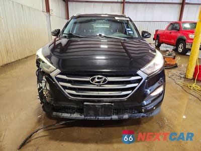 Piąte zdjęcie samochodu w środku: 2017 HYUNDAI TUCSON SE PLUS VIN:KM8J3CA4XHU474326 - miniatura