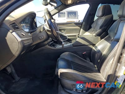 Zdjęcie 7 z 12 samochodu: 2013 BMW M5 VIN:WBSFV9C56DC773799 - miniatura