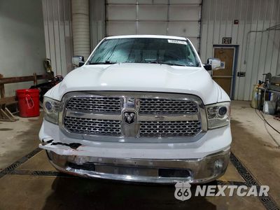 Piąte zdjęcie samochodu w środku: 2018 RAM 1500 LARAMIE VIN:1C6RR7NM7JS233940 - miniatura