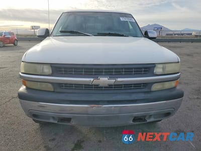Piąte zdjęcie samochodu w środku: 1999 CHEVROLET SILVERADO C1500 VIN:2GCEC19V8X1235827 - miniatura