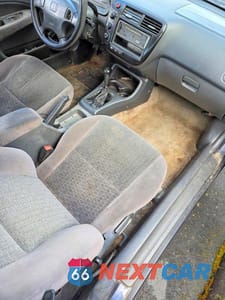 Piąte zdjęcie samochodu w środku: 1999 HONDA CIVIC DX VIN:2HGEJ6448XH107081 - miniatura