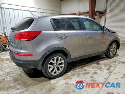 Trzecie zdjęcie samochodu z tyłu: 2016 KIA SPORTAGE LX VIN:KNDPBCAC7G7849658 - miniatura