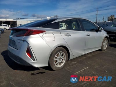 Trzecie zdjęcie samochodu z tyłu: 2022 TOYOTA PRIUS PRIME LE VIN:JTDKAMFP5N3226946 - miniatura