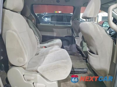 Zdjęcie 11 z 12 samochodu: 2017 TOYOTA SIENNA VIN:5TDKZ3DCXHS857939 - miniatura