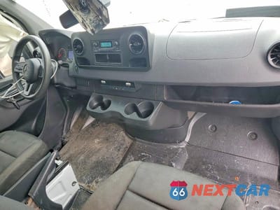 Zdjęcie 8 z 12 samochodu: 2021 MERCEDES BENZ SPRINTER 2500 UTILITY / SERVICE VAN VIN:W1Y4DBHYXMT059617 - miniatura