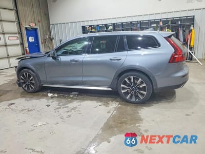 Drugie zdjęcie samochodu z przodu: 2020 VOLVO V60 CROSS COUNTRY T5 MOMENTUM VIN:YV4102WK4L1040926 - miniatura