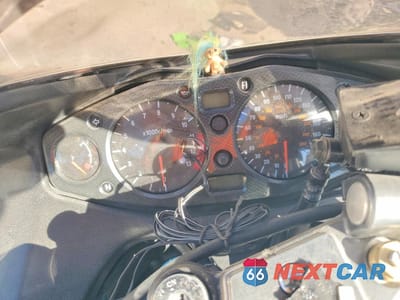 Zdjęcie 7 z 9 samochodu: 2002 SUZUKI GSX1300 R VIN:JS1GW71A022103630 - miniatura