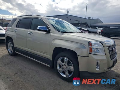Czwarte zdjęcie samochodu z boku: 2013 GMC TERRAIN SLT VIN:2GKFLXE3XD6394301 - miniatura