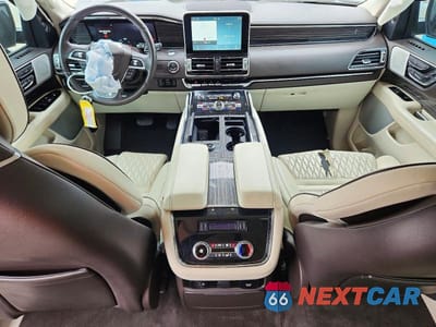 Zdjęcie 8 z 14 samochodu: 2021 LINCOLN NAVIGATOR BLACK LABEL VIN:5LMJJ2TT1MEL15636 - miniatura