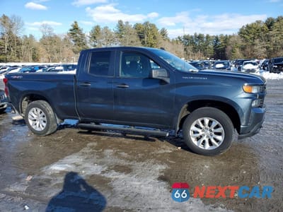 Czwarte zdjęcie samochodu z boku: 2020 CHEVROLET SILVERADO K1500 CUSTOM VIN:1GCRYBEH2LZ359375 - miniatura