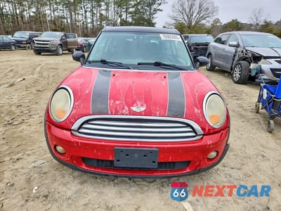 Piąte zdjęcie samochodu w środku: 2010 MINI COOPER CLUBMAN VIN:WMWML3C52ATX51776 - miniatura