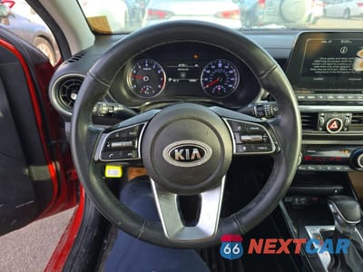 Zdjęcie 9 z 13 samochodu: 2019 KIA FORTE EX RED VIN:3KPF54AD6KE069631 - miniatura