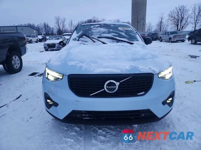 Piąte zdjęcie samochodu w środku: 2025 VOLVO XC40 PLUS VIN:YV4L12UCXS2465867 - miniatura