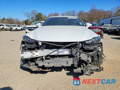 Piąte zdjęcie samochodu w środku: 2018 LEXUS IS VIN:JTHBA1D27J5078043 - miniatura