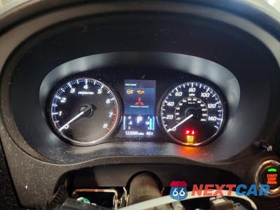 Zdjęcie 9 z 12 samochodu: 2018 MITSUBISHI OUTLANDER SE VIN:JA4AD3A3XJZ060605 - miniatura